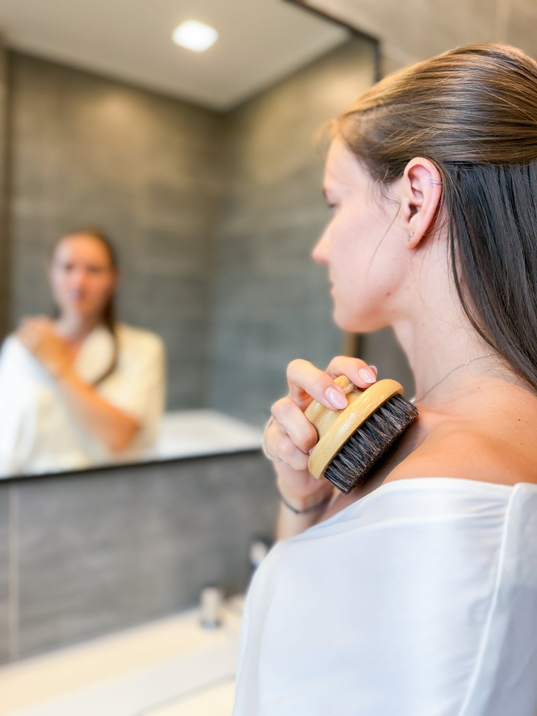 How to Dry Brush Your Body: A Simple Guide